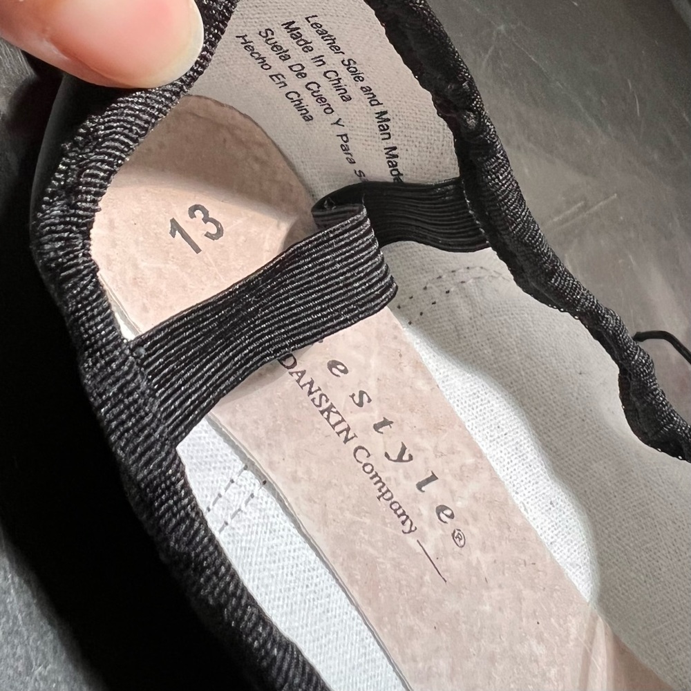 Danskin Freestyle Girls Ballet Slippers size 13